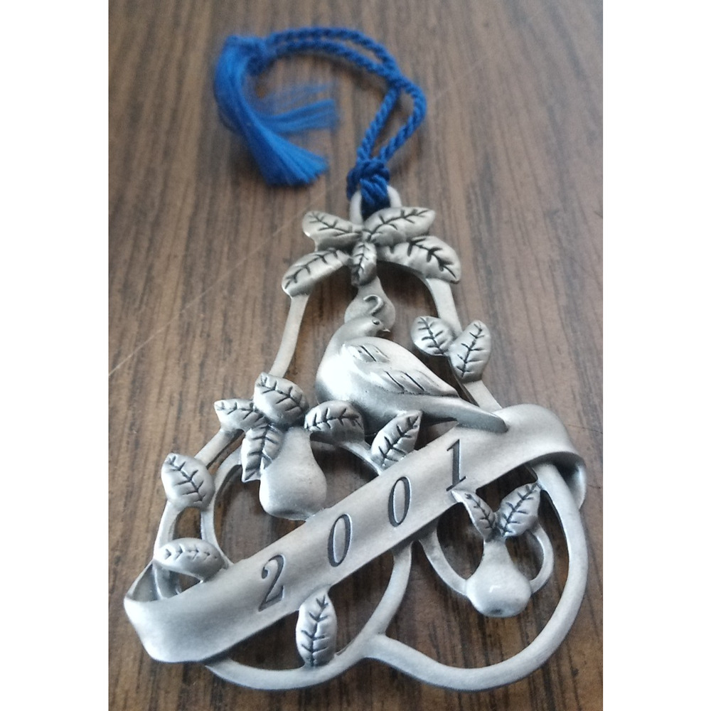 Avon PARTRIDGE IN A PEAR TREE 2001 Pewter Christmas Ornament